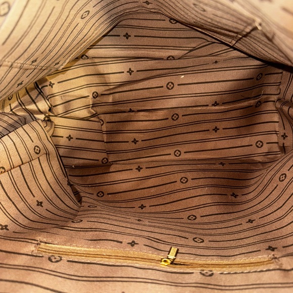 Colorful Graphic FashionTote Bag with Black Details - Picture 5 of 5